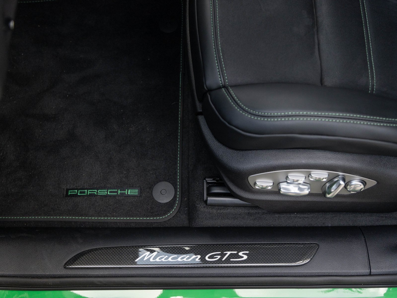 New 2026 Porsche Macan GTS image 21