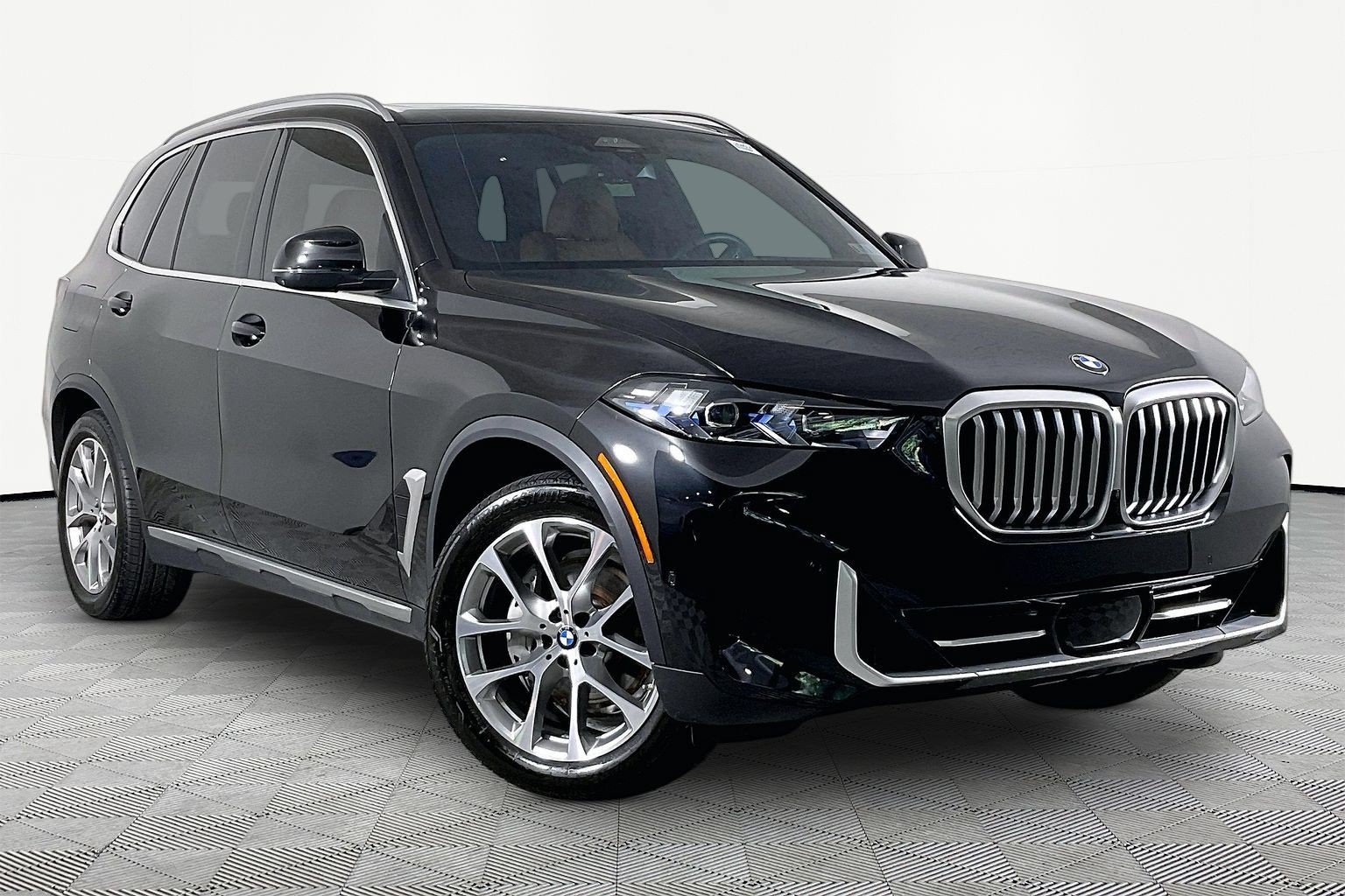 Used 2024 BMW X5 xDrive40i w/ Premium Package AWD/4WD image 4