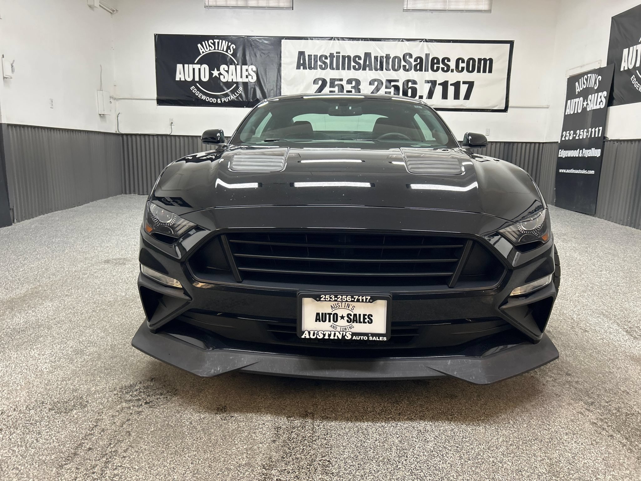 Used 2018 Ford Mustang Coupe RWD image 2