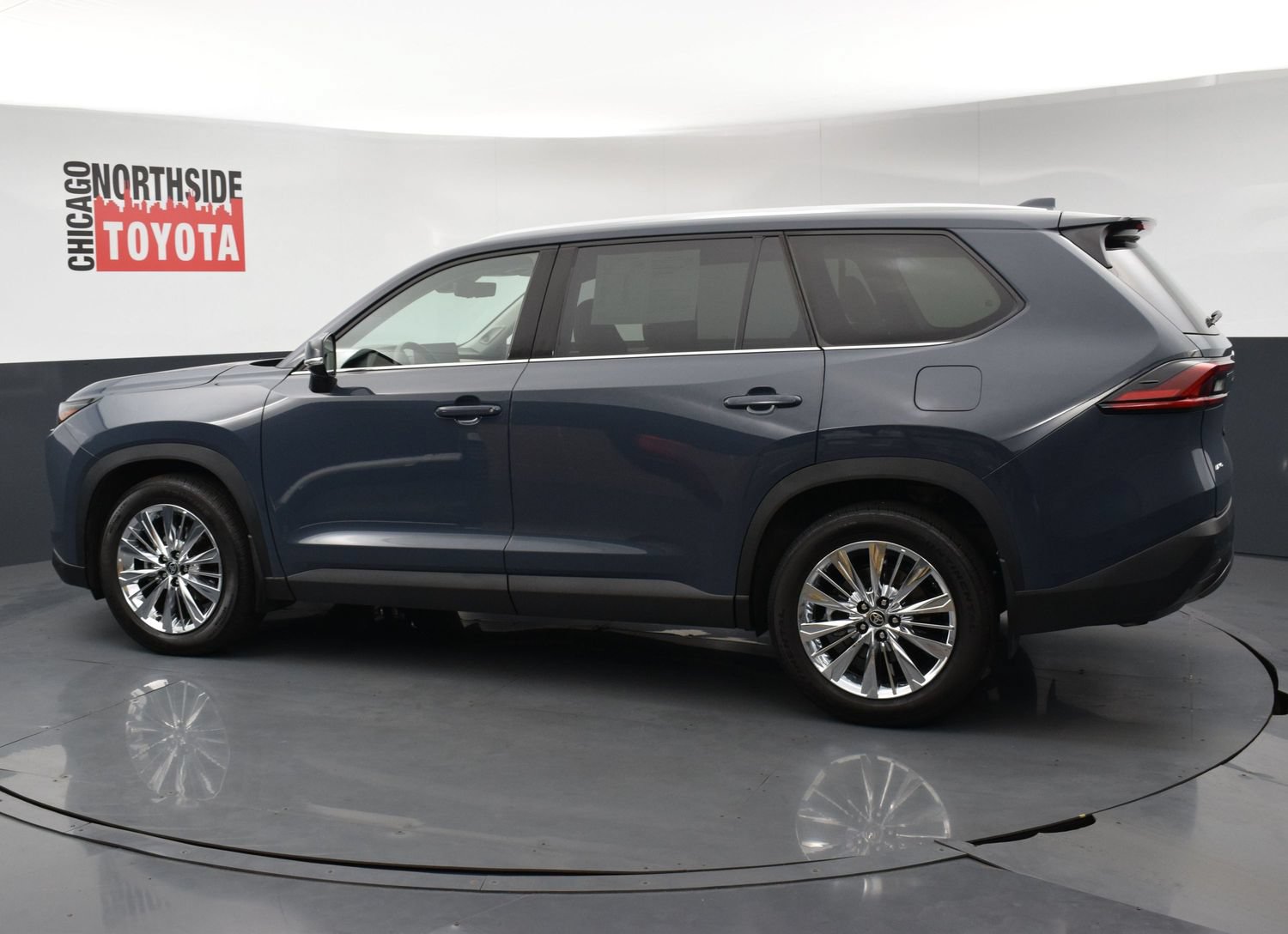Used 2025 Toyota Grand Highlander AWD image 2