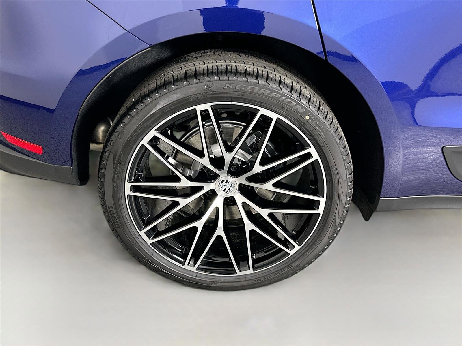 Certified 2026 Porsche Macan Turbo AWD/4WD image 13