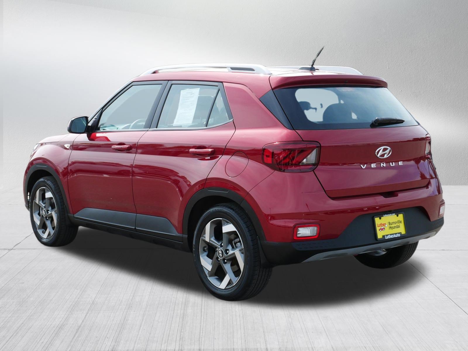 Used 2024 Hyundai Venue Limited FWD image 5