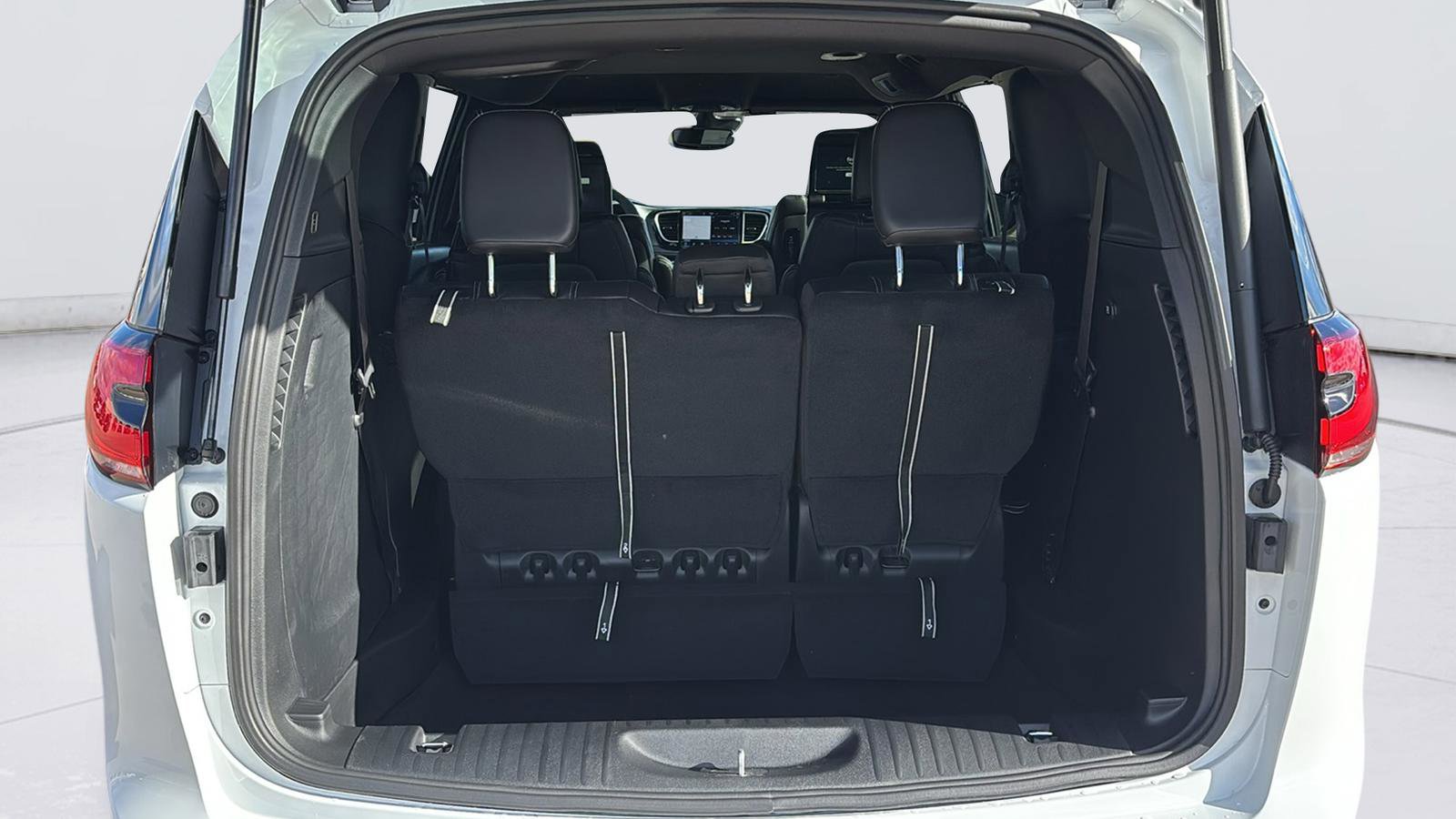 New 2026 Chrysler Pacifica Select image 30