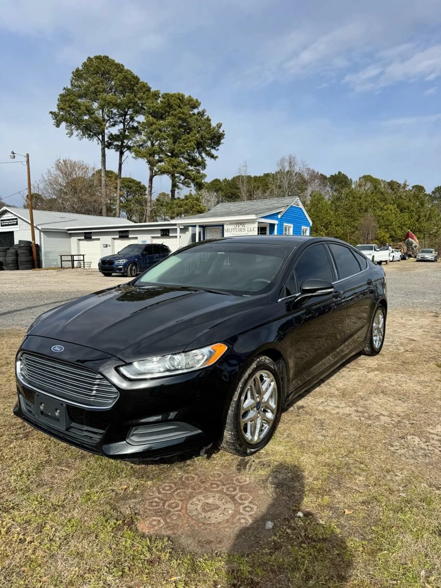 Used 2015 Ford Fusion SE FWD image 4