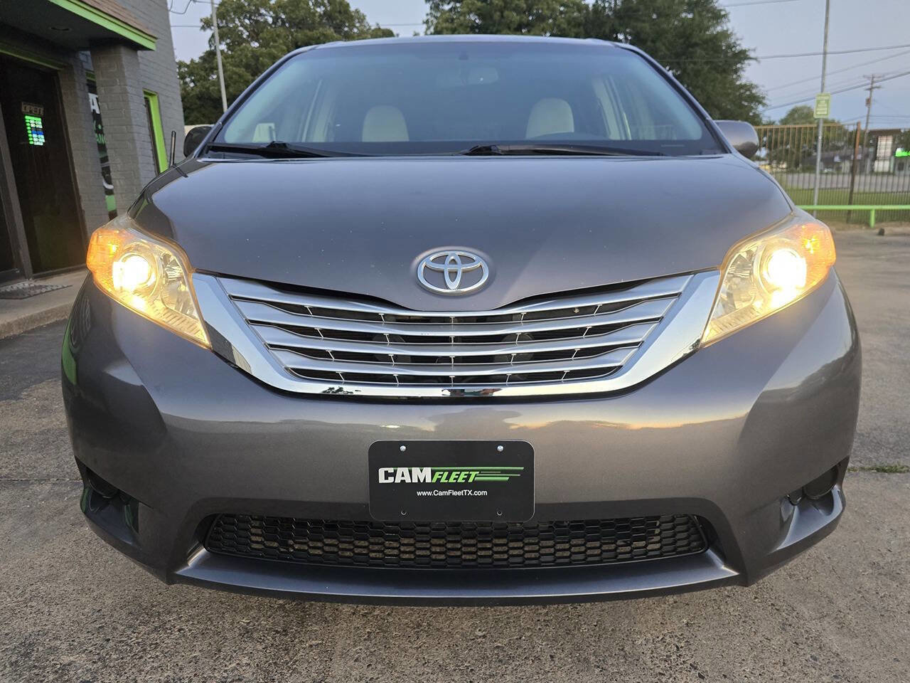 Used 2012 Toyota Sienna LE FWD image 69