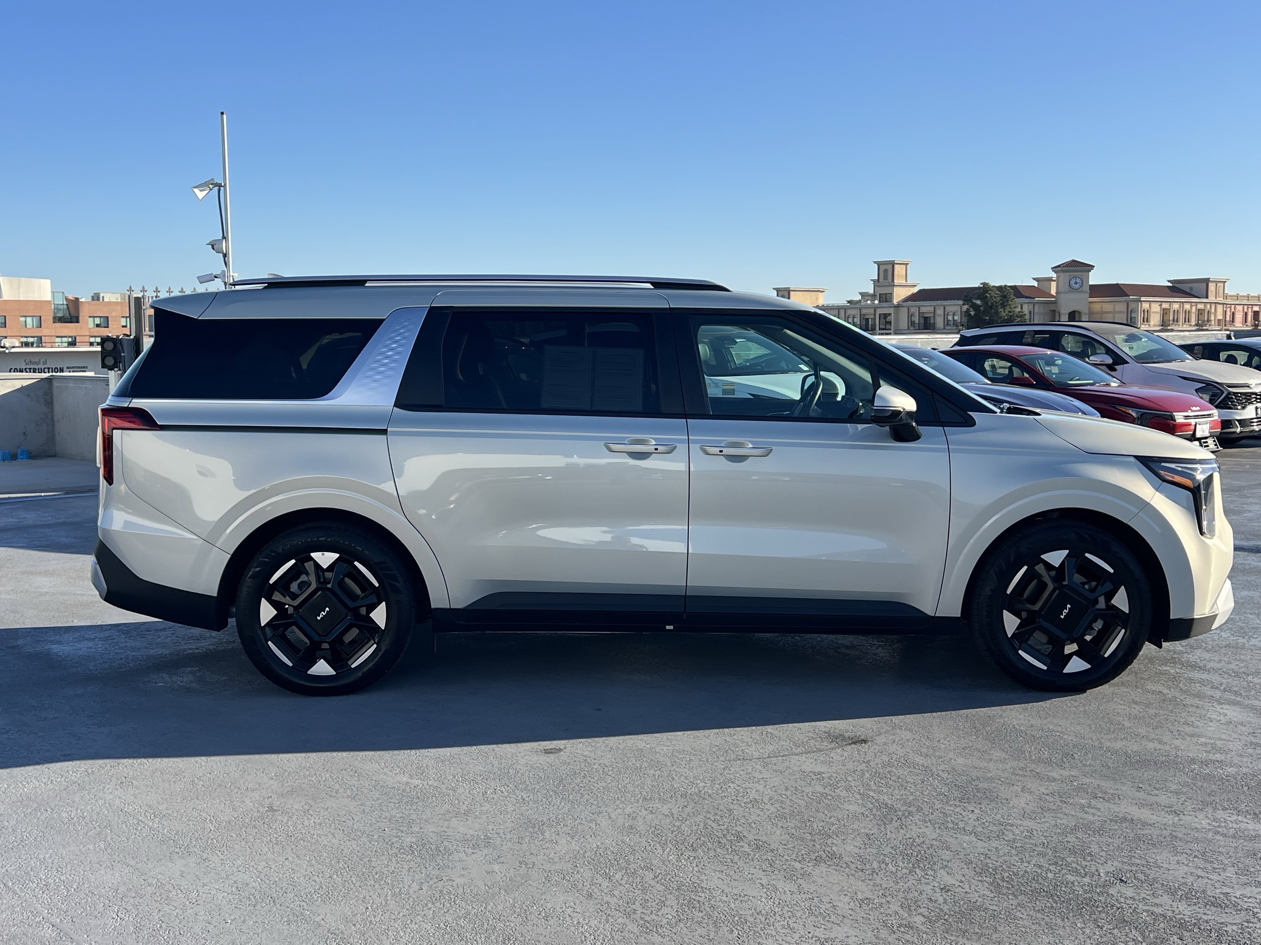 Certified 2025 Kia Carnival EX image 7