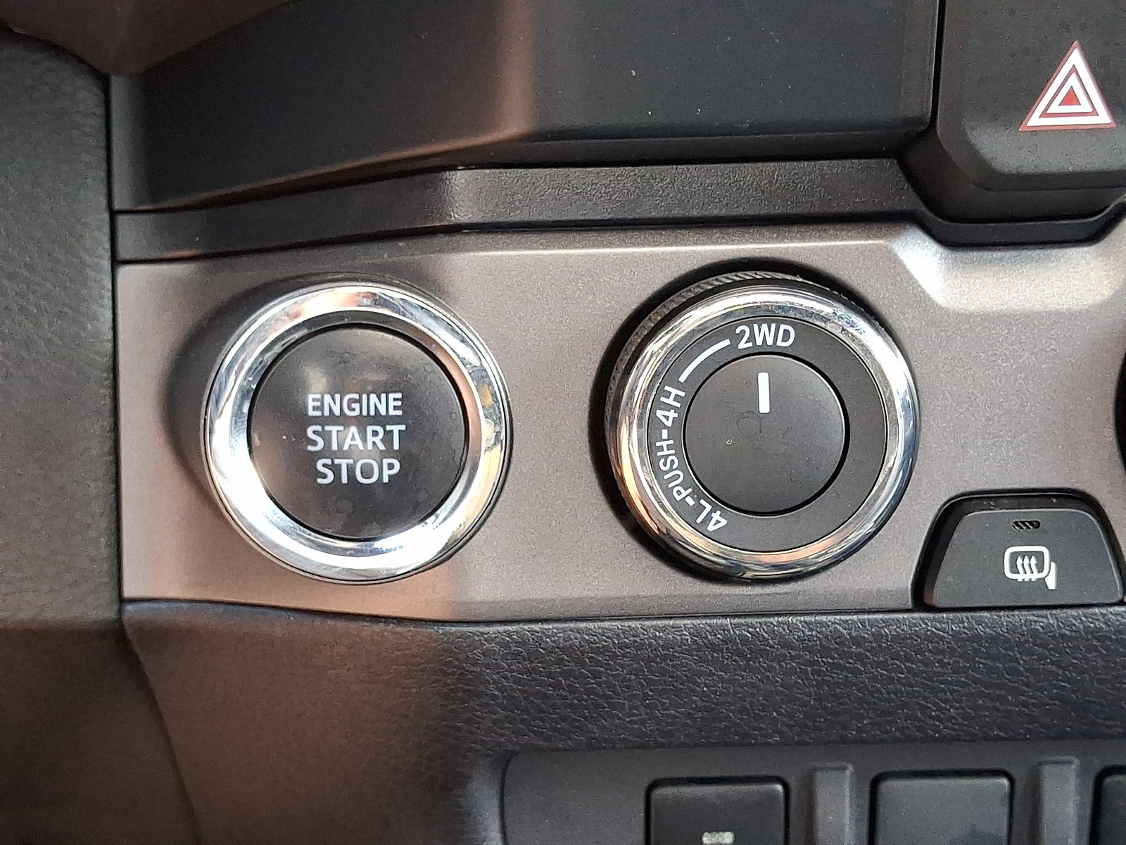 Used 2019 Toyota Tacoma TRD Sport w/ TRD Premium Sport Package AWD/4WD image 26