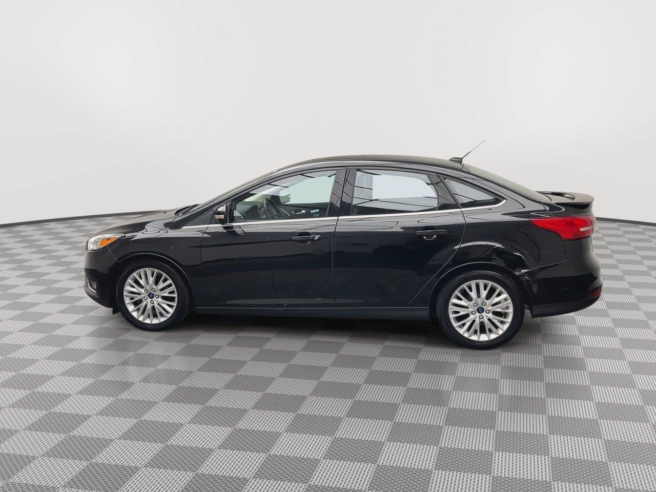 Used 2015 Ford Focus Titanium FWD image 37