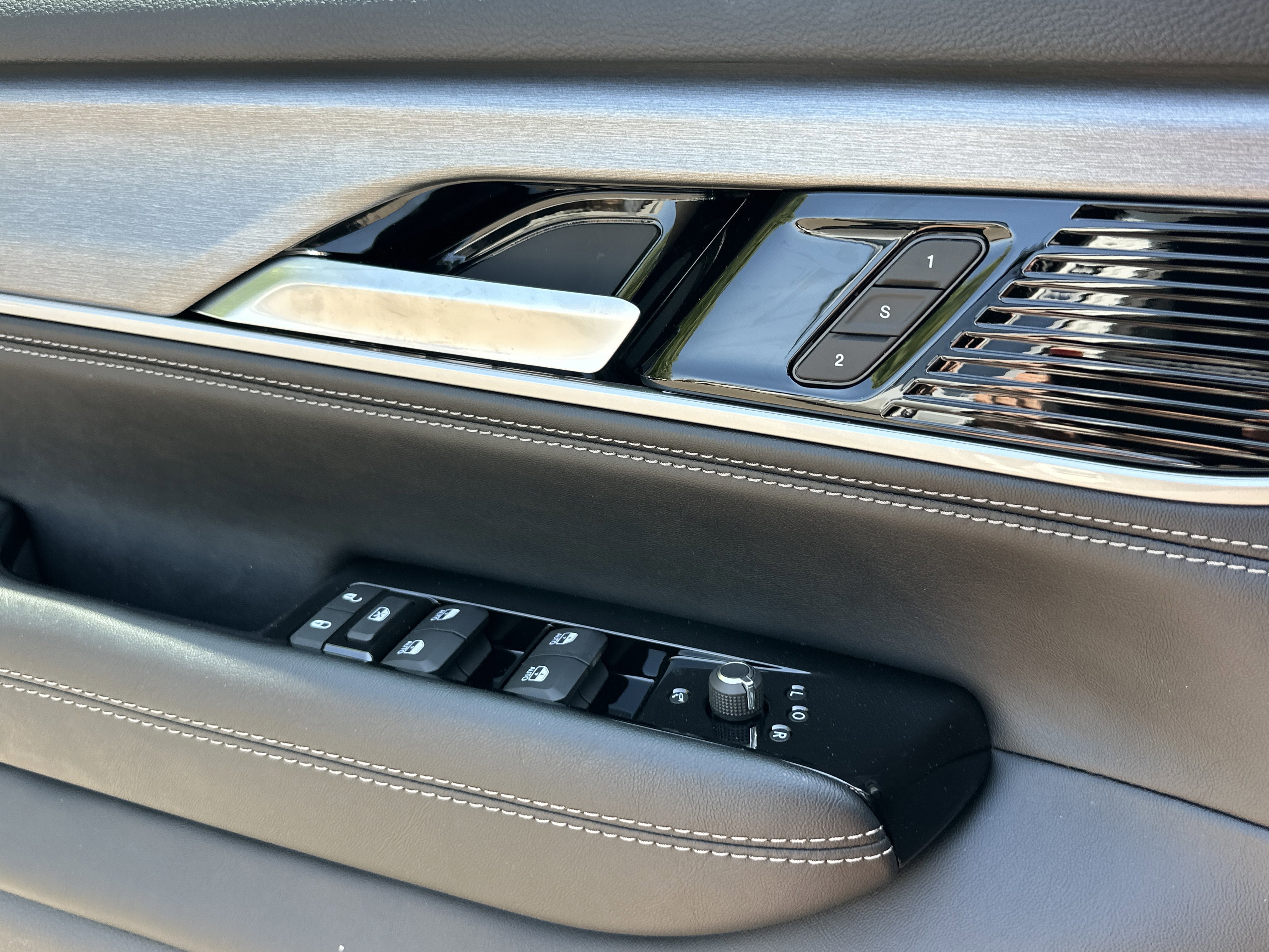 New 2026 Jeep Grand Wagoneer 4WD image 12