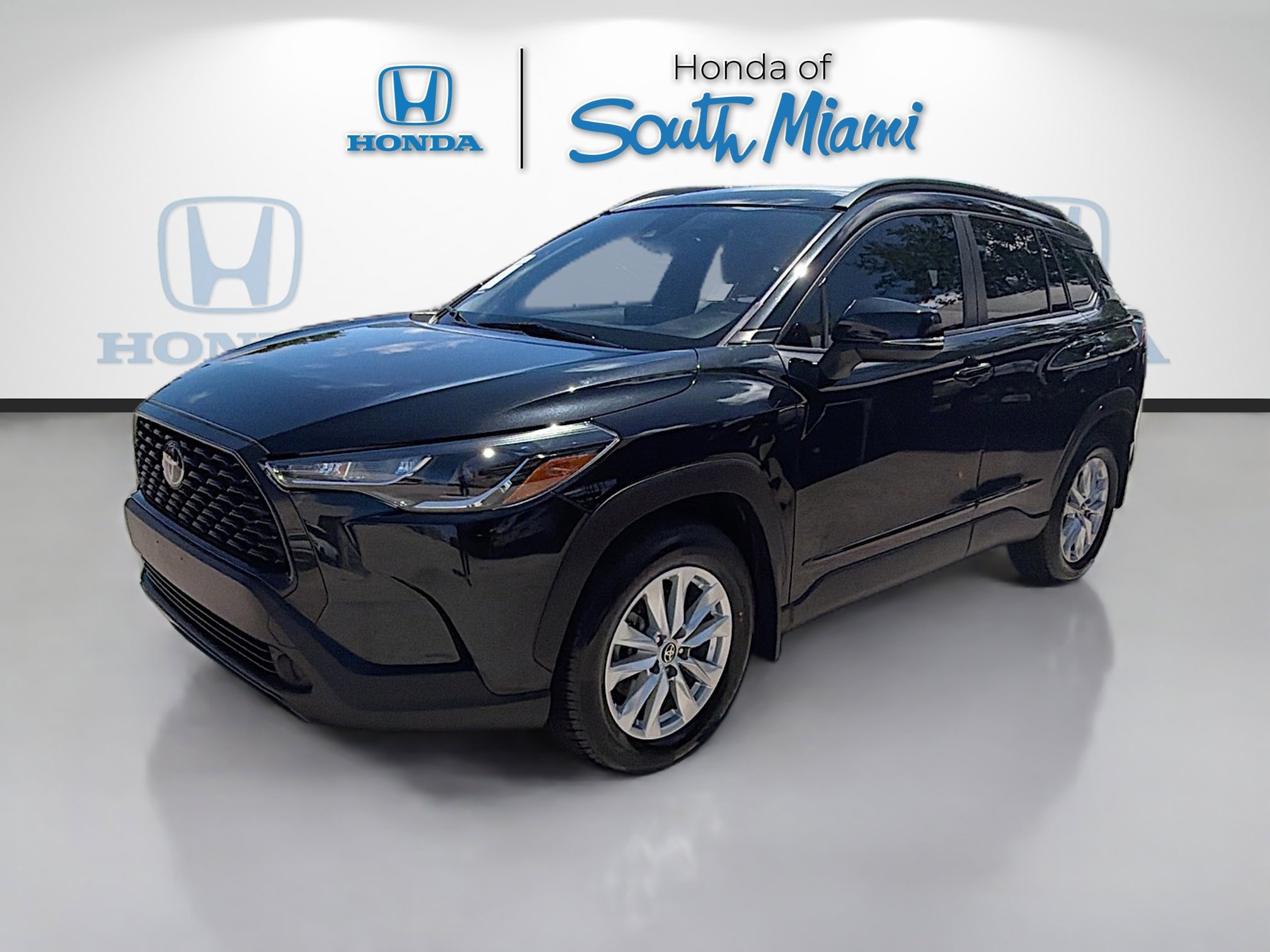 Used 2022 Toyota Corolla Cross LE AWD/4WD image 3