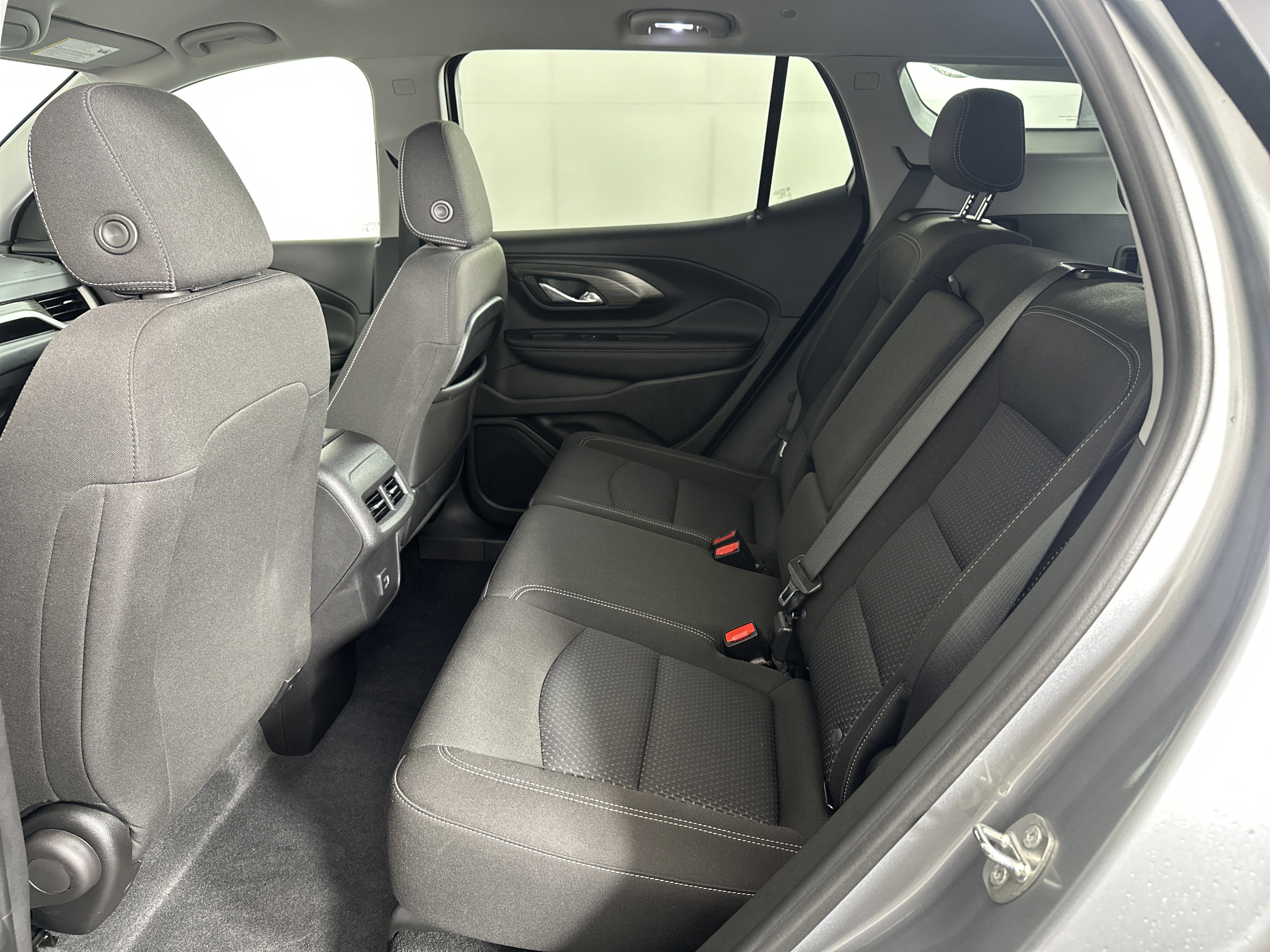 Used 2023 GMC Terrain SLE image 7