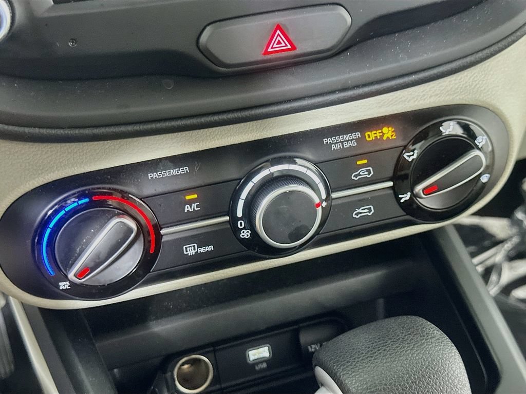 Used 2025 Kia Soul LX w/ LX Technology Package FWD image 25