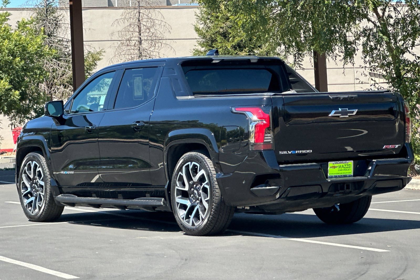 Used 2025 Chevrolet Silverado EV RST AWD/4WD image 3