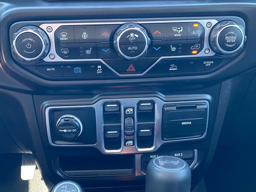 Used 2023 Jeep Wrangler Unlimited Sahara w/ Cold Weather Group AWD/4WD image 21