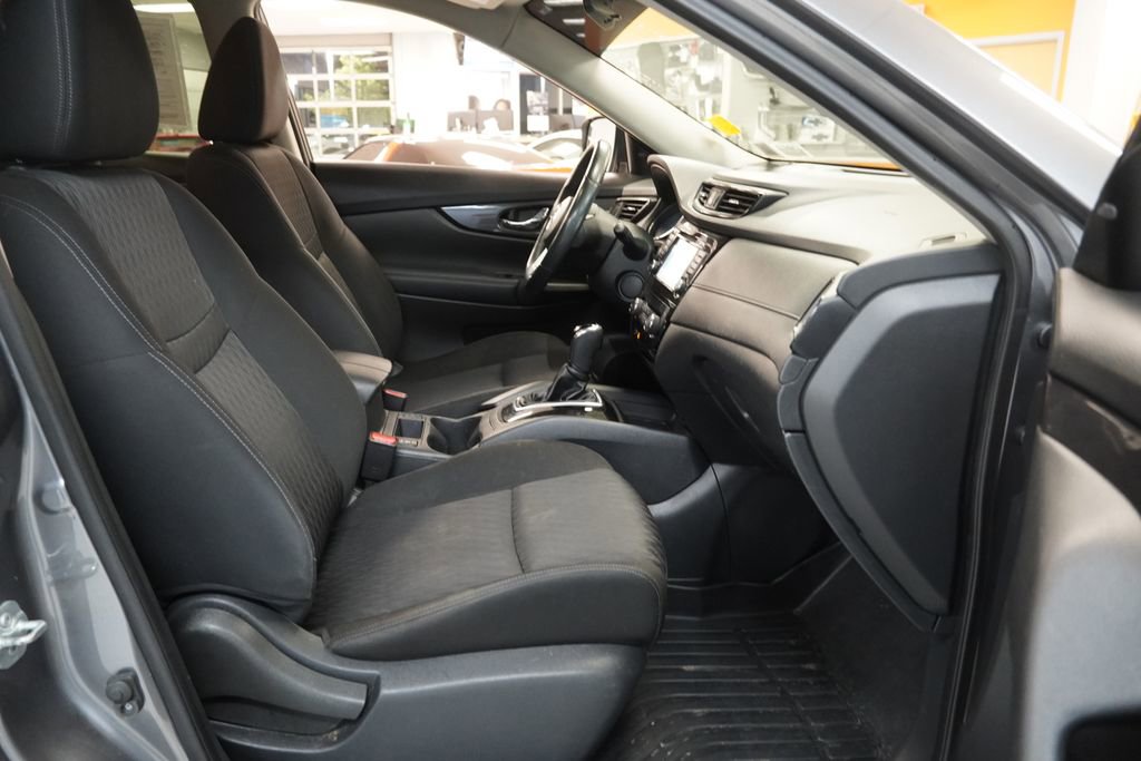 Used 2017 Nissan Rogue SV w/ SV Premium Package AWD/4WD image 33