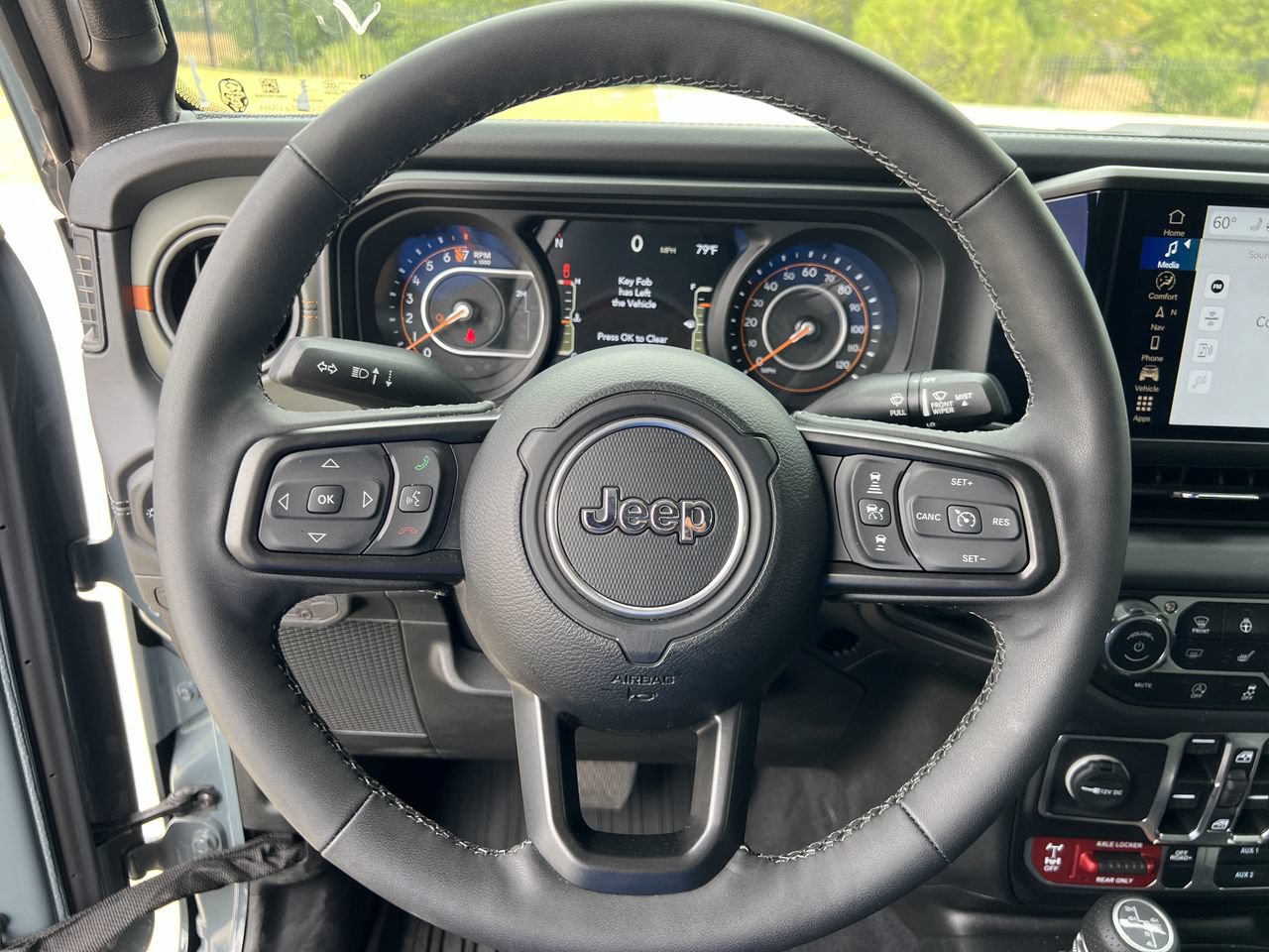 Used 2025 Jeep Gladiator Mojave AWD/4WD image 7