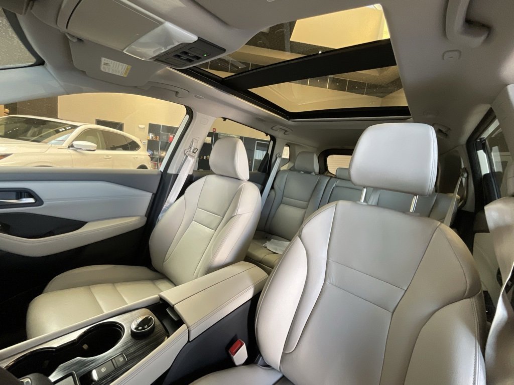 Used 2023 Nissan Rogue SL w/ SL Premium Package image 11