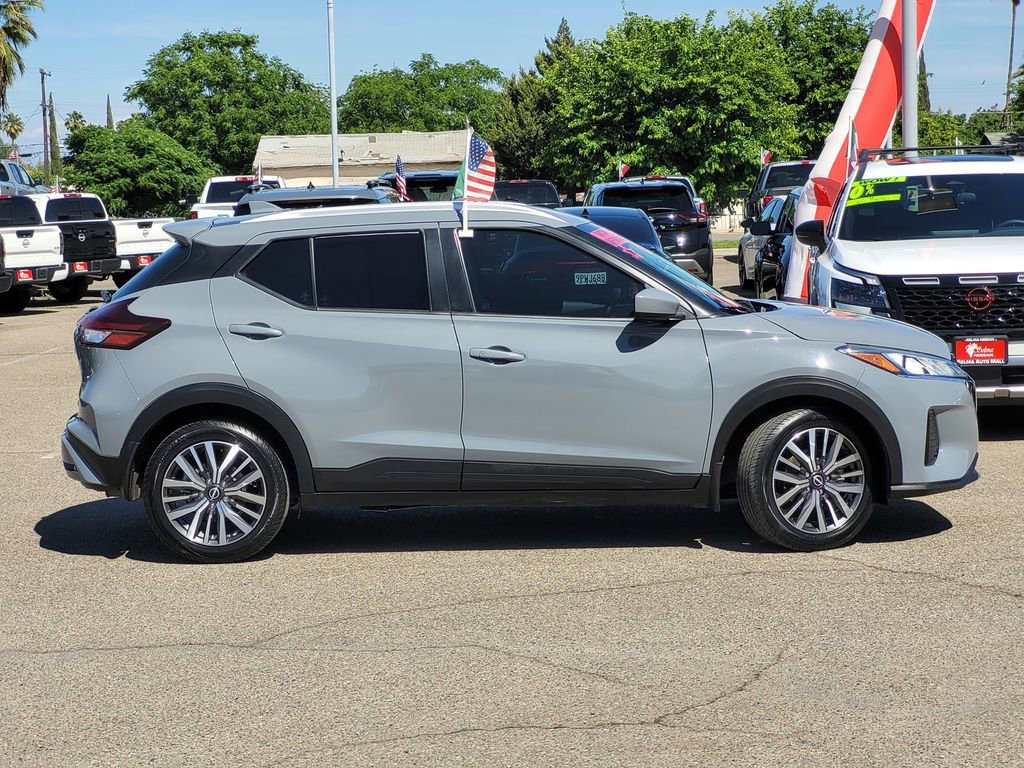 Used 2022 Nissan Kicks SV w/ Interior Electronics Package FWD image 4