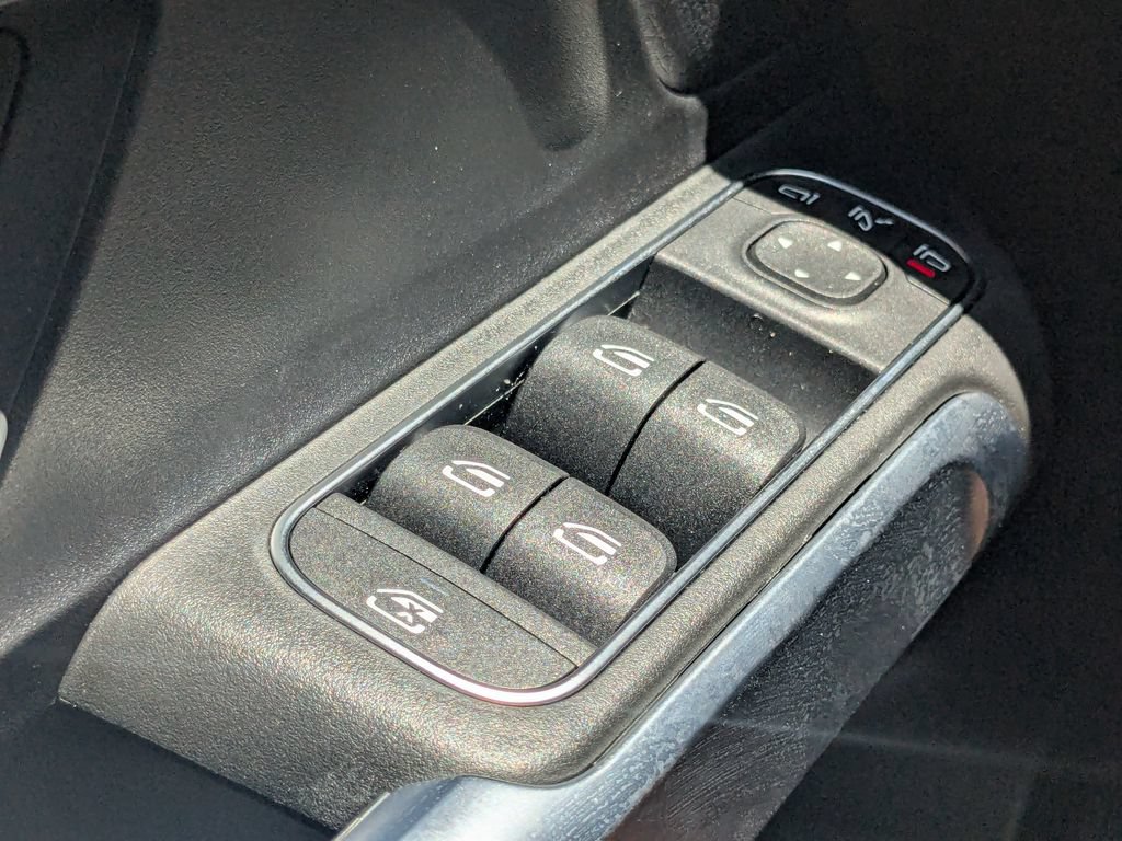 Certified 2023 Mercedes-Benz GLB 250 4MATIC w/ Premium Package image 8