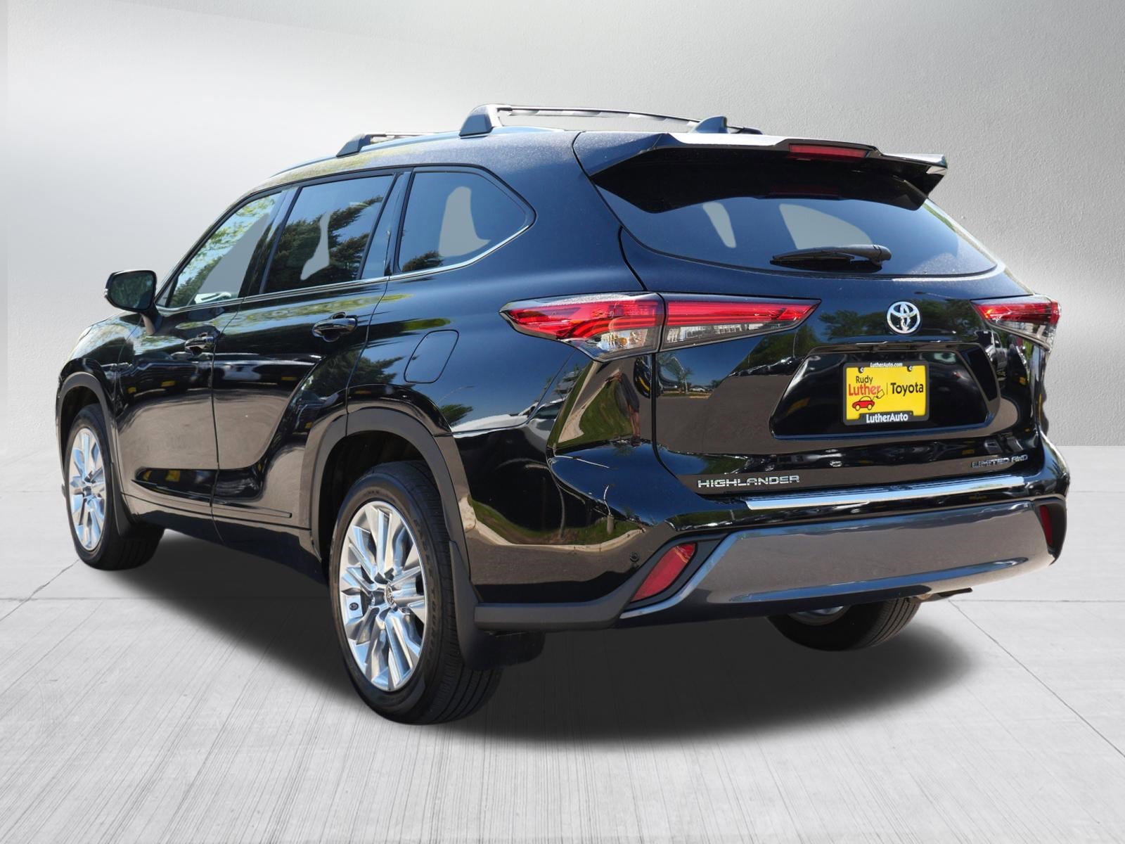 Used 2023 Toyota Highlander Limited AWD/4WD image 5
