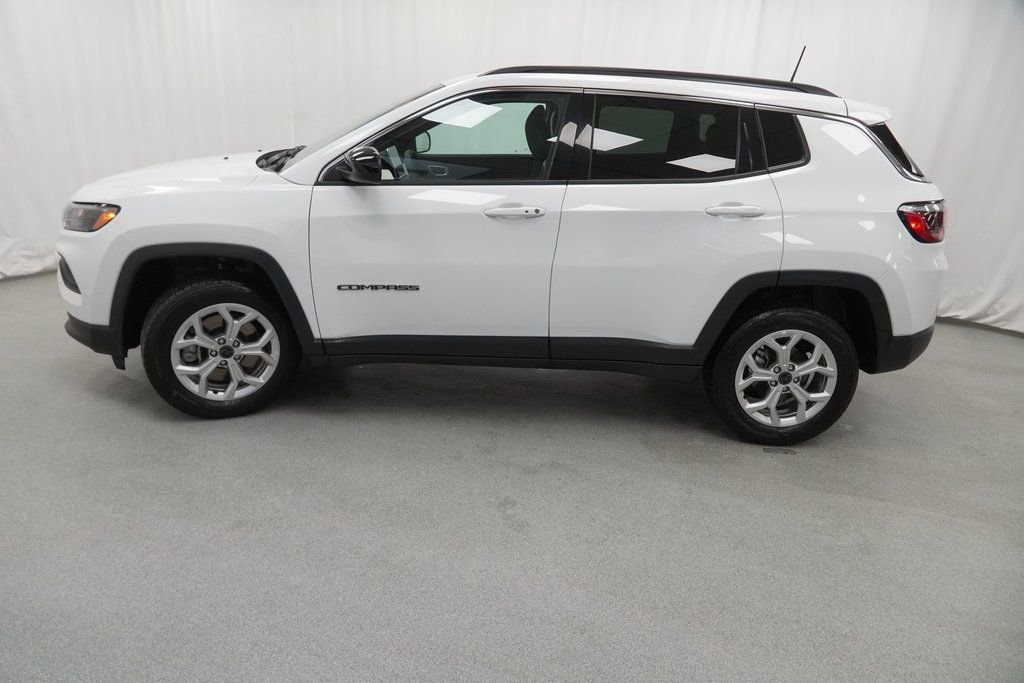 Certified 2025 Jeep Compass Latitude image 15