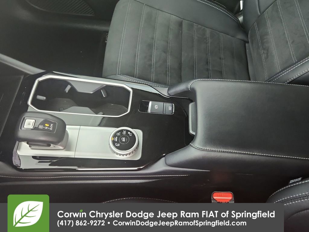 Used 2025 Mitsubishi Outlander SE FWD image 28