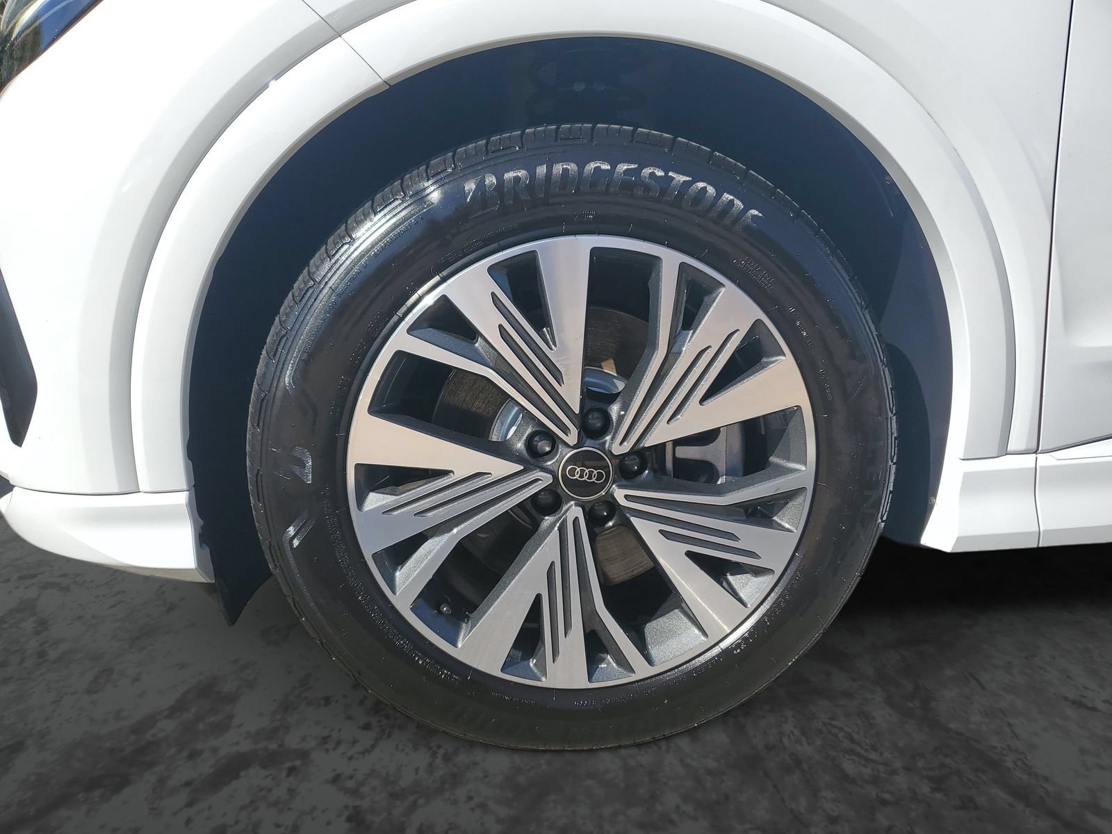Used 2025 Audi Q4 e-tron Premium w/ Convenience Package RWD image 6