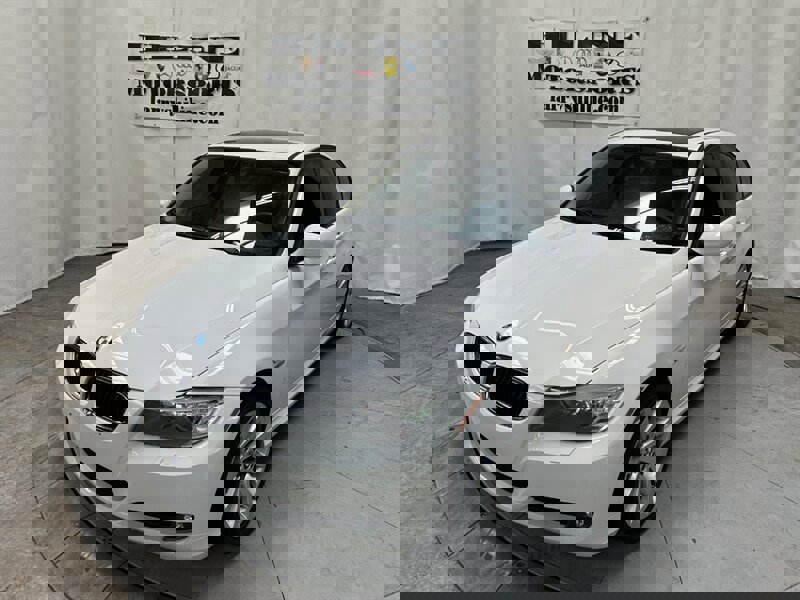 Used 2011 BMW 328i xDrive Sedan image 3