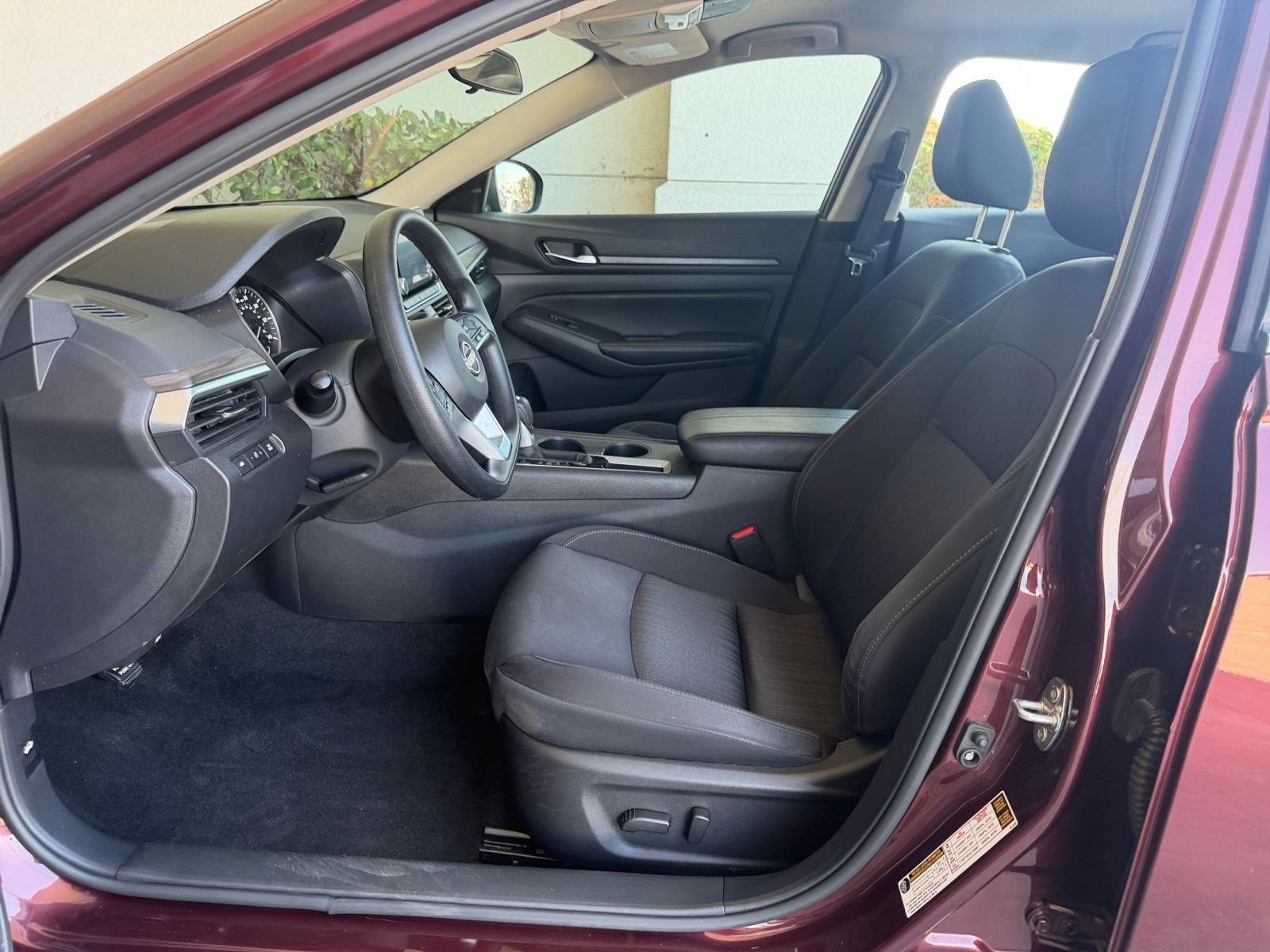 Used 2025 Nissan Altima 2.5 SV FWD image 28
