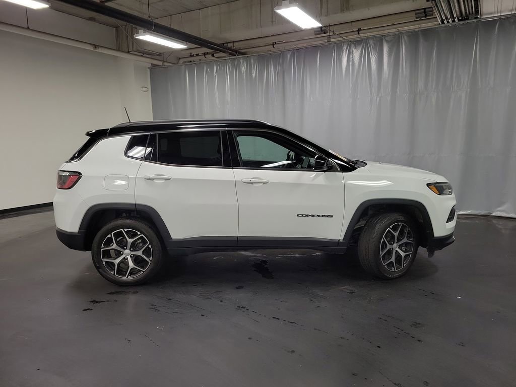 Used 2024 Jeep Compass Limited AWD/4WD image 9