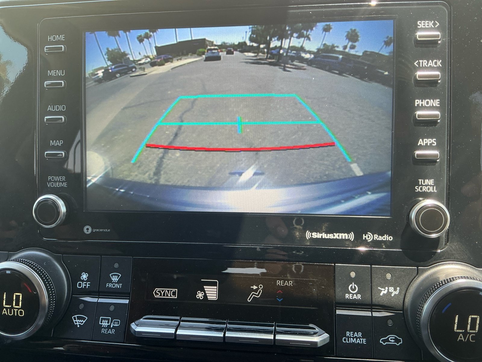 Used 2022 Toyota Highlander XLE AWD/4WD image 16