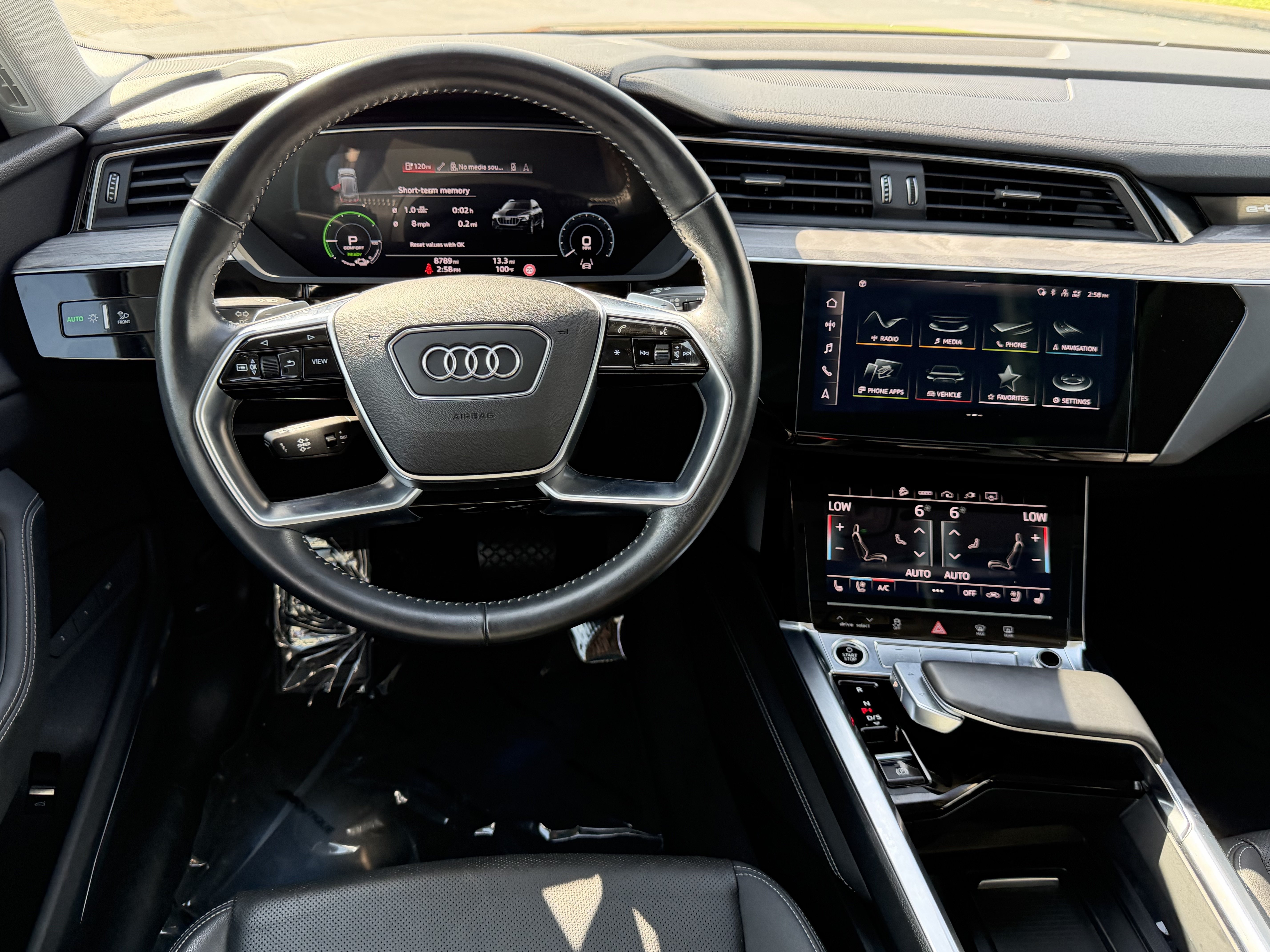 Used 2021 Audi e-tron Premium Plus w/ Premium Plus Package AWD/4WD image 14