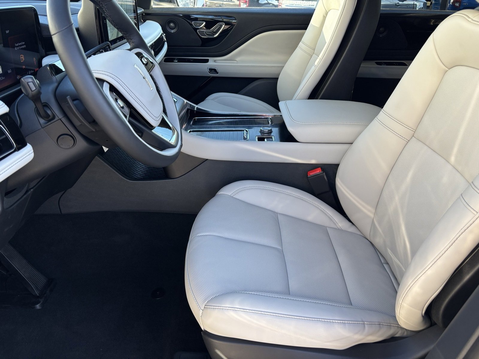 New 2025 Lincoln Aviator 2WD w/ Equipment Group 101A image 16