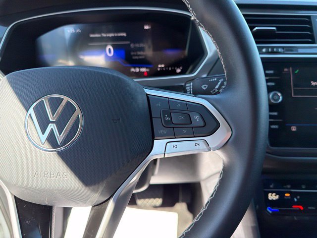 Used 2024 Volkswagen Tiguan SE AWD/4WD image 24