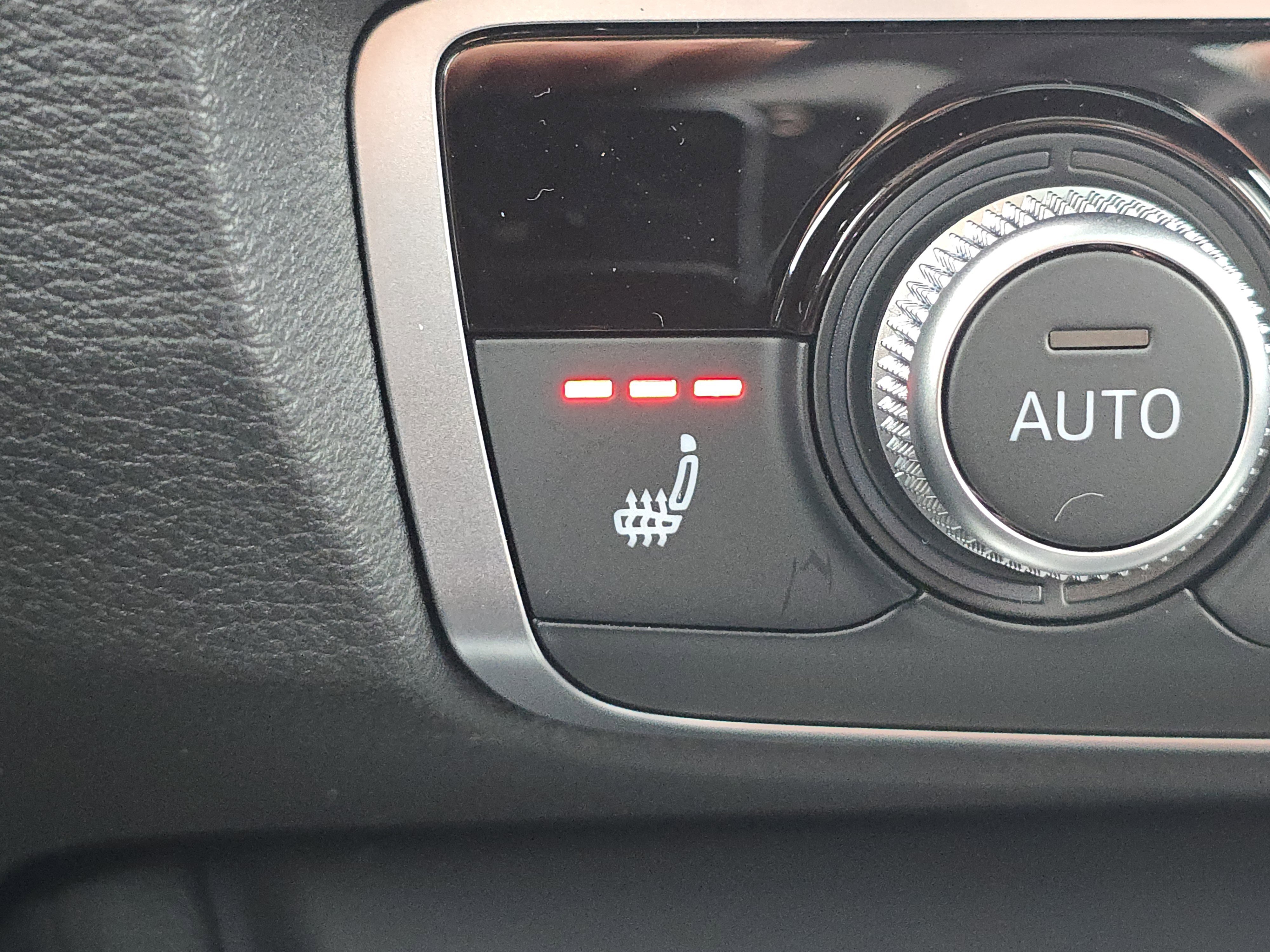 New 2025 Audi Q3 2.0T Premium image 12