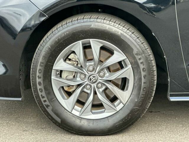 Used 2022 Toyota Sienna XLE image 34