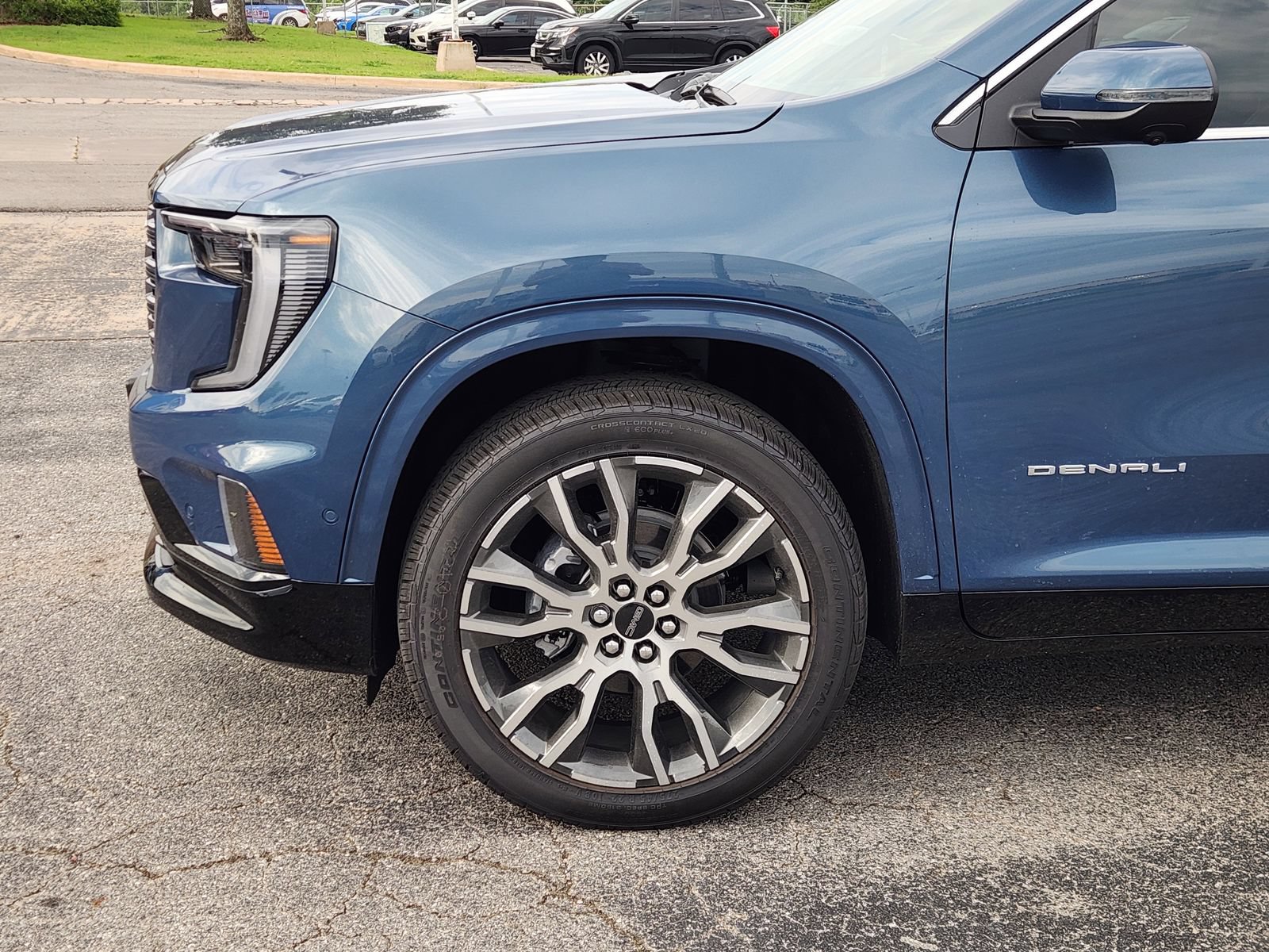 New 2026 GMC Acadia Denali Ultimate w/ LPO, Floor Liner Package AWD/4WD image 9