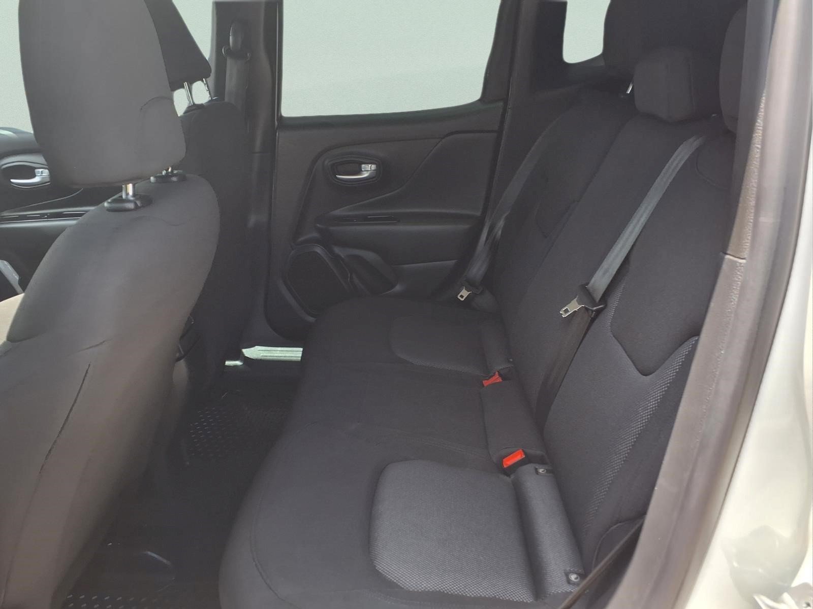 Used 2023 Jeep Renegade Latitude AWD/4WD image 13