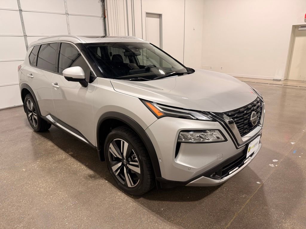 Used 2021 Nissan Rogue Platinum FWD image 3