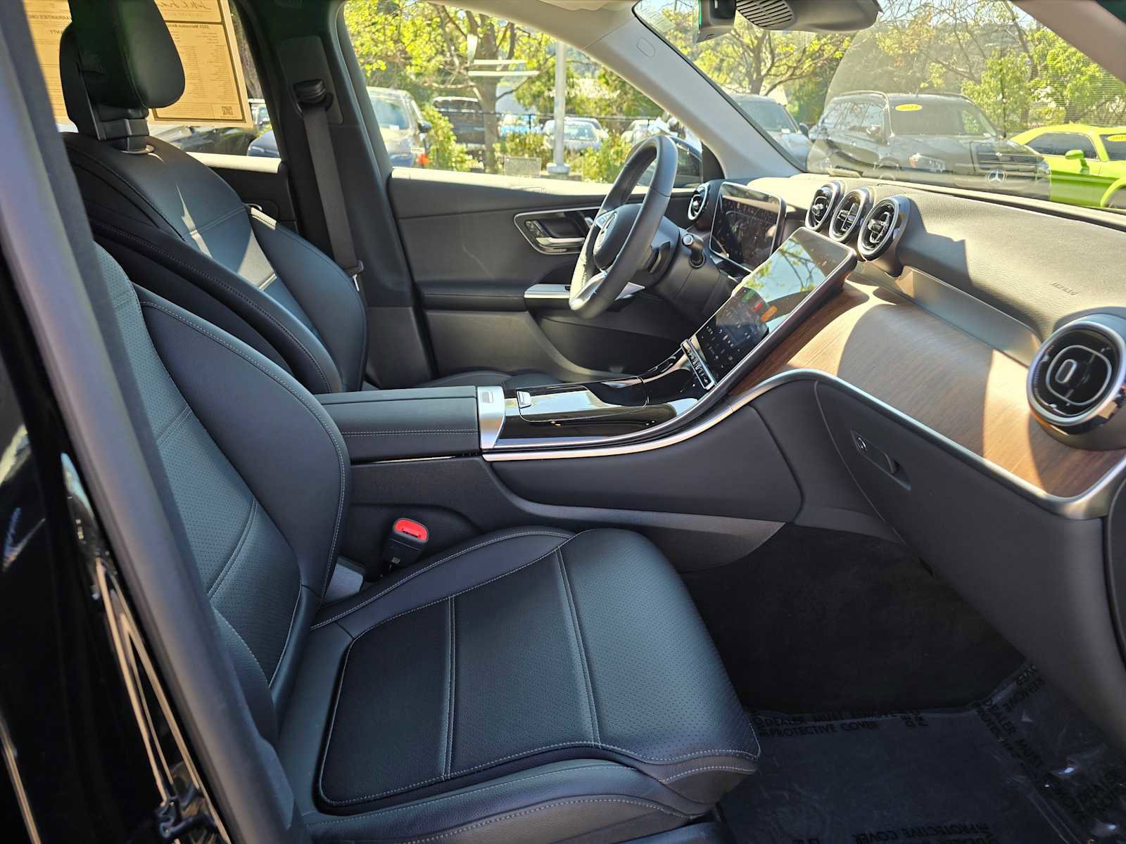 Used 2025 Mercedes-Benz GLC 350e 4MATIC image 12