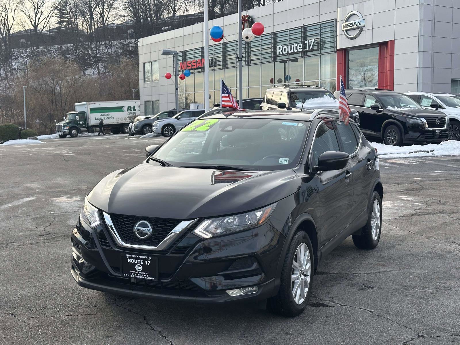 Used 2022 Nissan Rogue Sport SV image 2