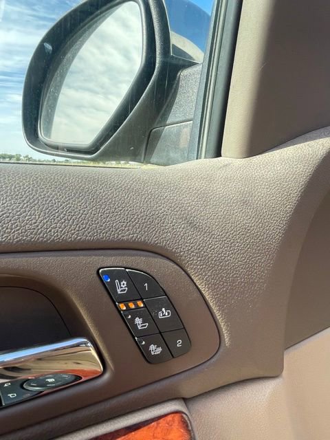 Used 2013 Chevrolet Avalanche LTZ RWD image 16