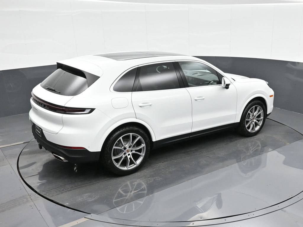 Certified 2026 Porsche Cayenne AWD/4WD image 30