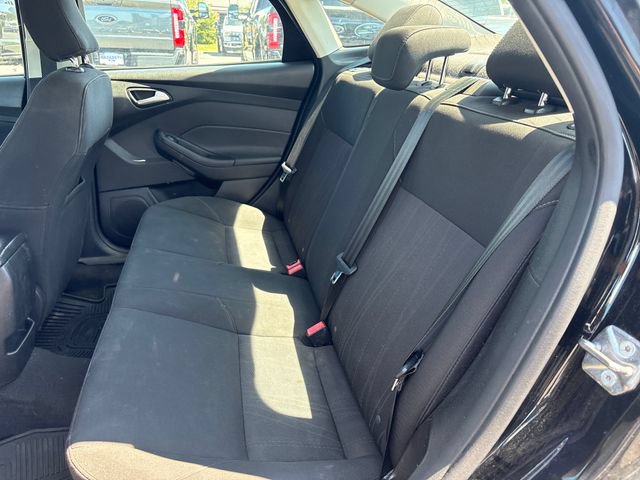 Used 2016 Ford Focus SE w/ SE Cold Weather Package FWD image 11