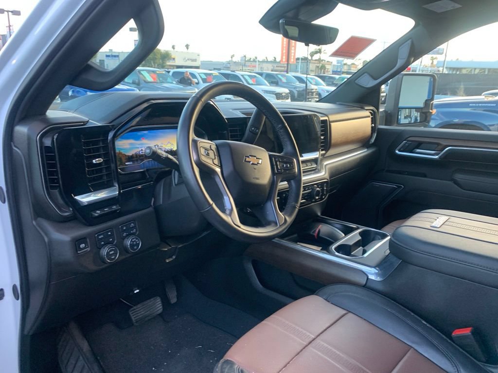 Used 2025 Chevrolet Silverado 2500 High Country w/ Technology Package AWD/4WD image 10