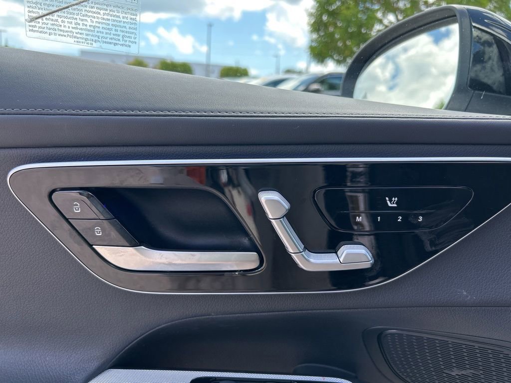 Used 2024 Mercedes-Benz GLC 300 4MATIC image 12