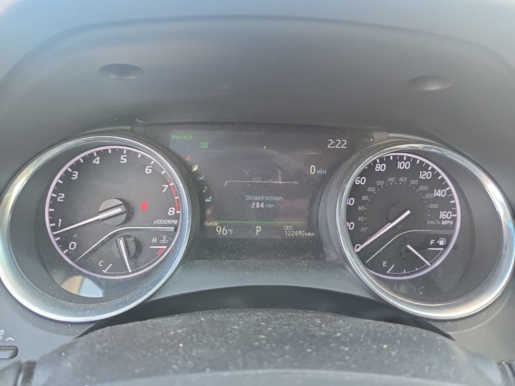 Used 2020 Toyota Camry XLE FWD image 18