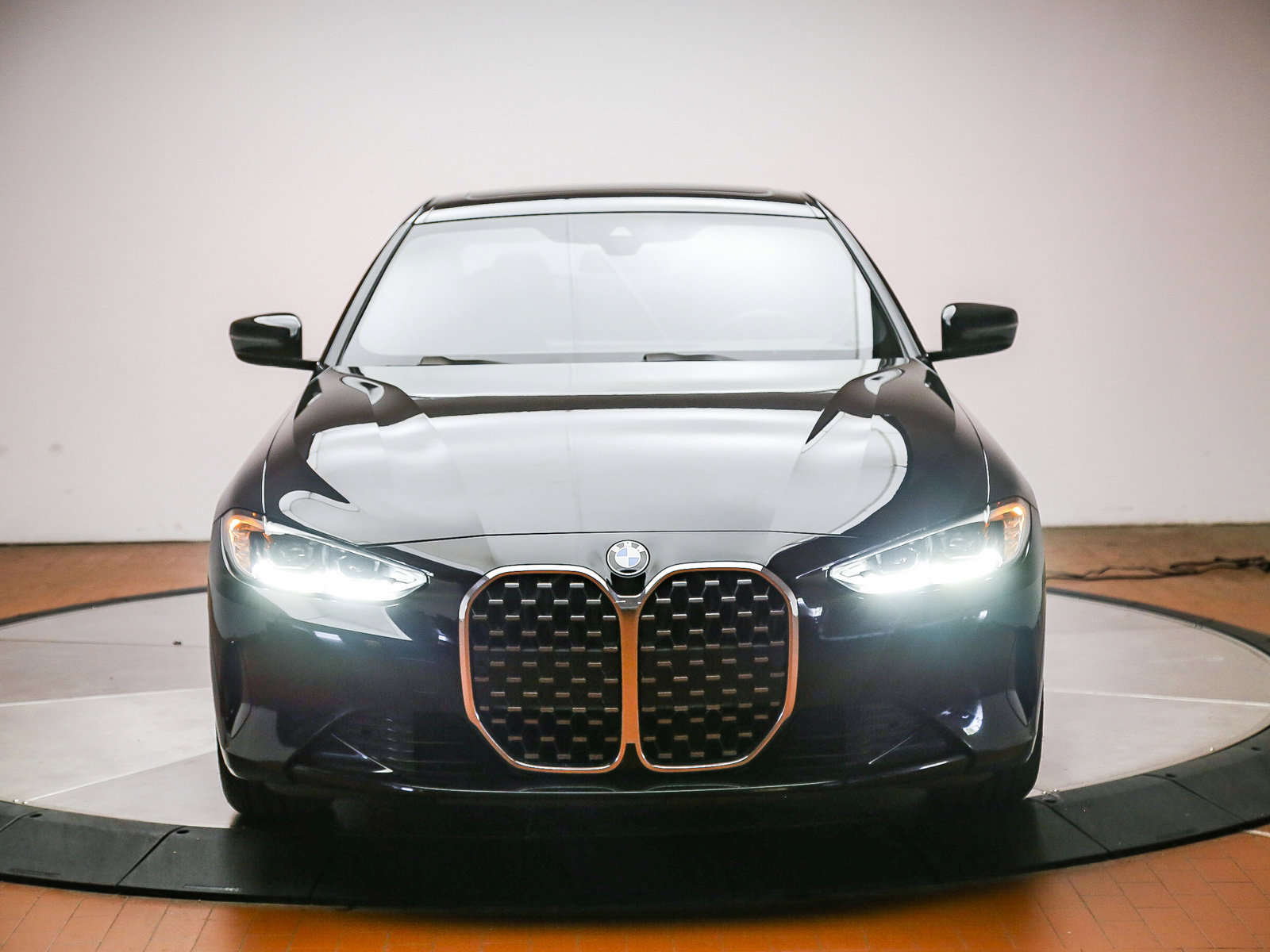 Used 2024 BMW 430i Coupe w/ Convenience Package RWD image 2