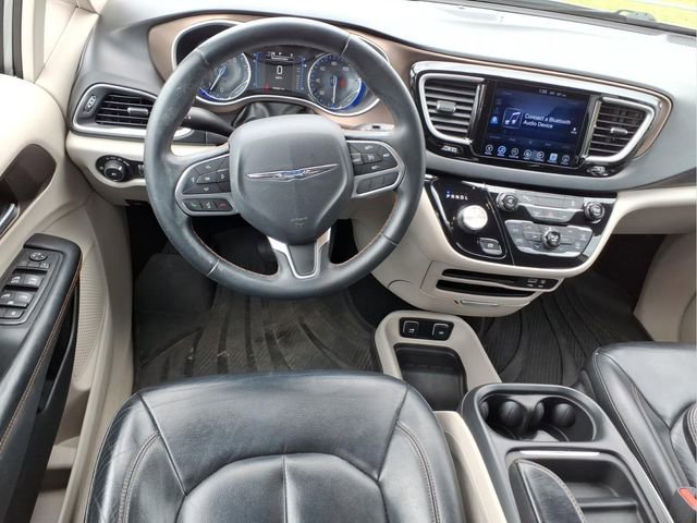 Used 2017 Chrysler Pacifica Touring-L w/ Tire & Wheel Group image 15