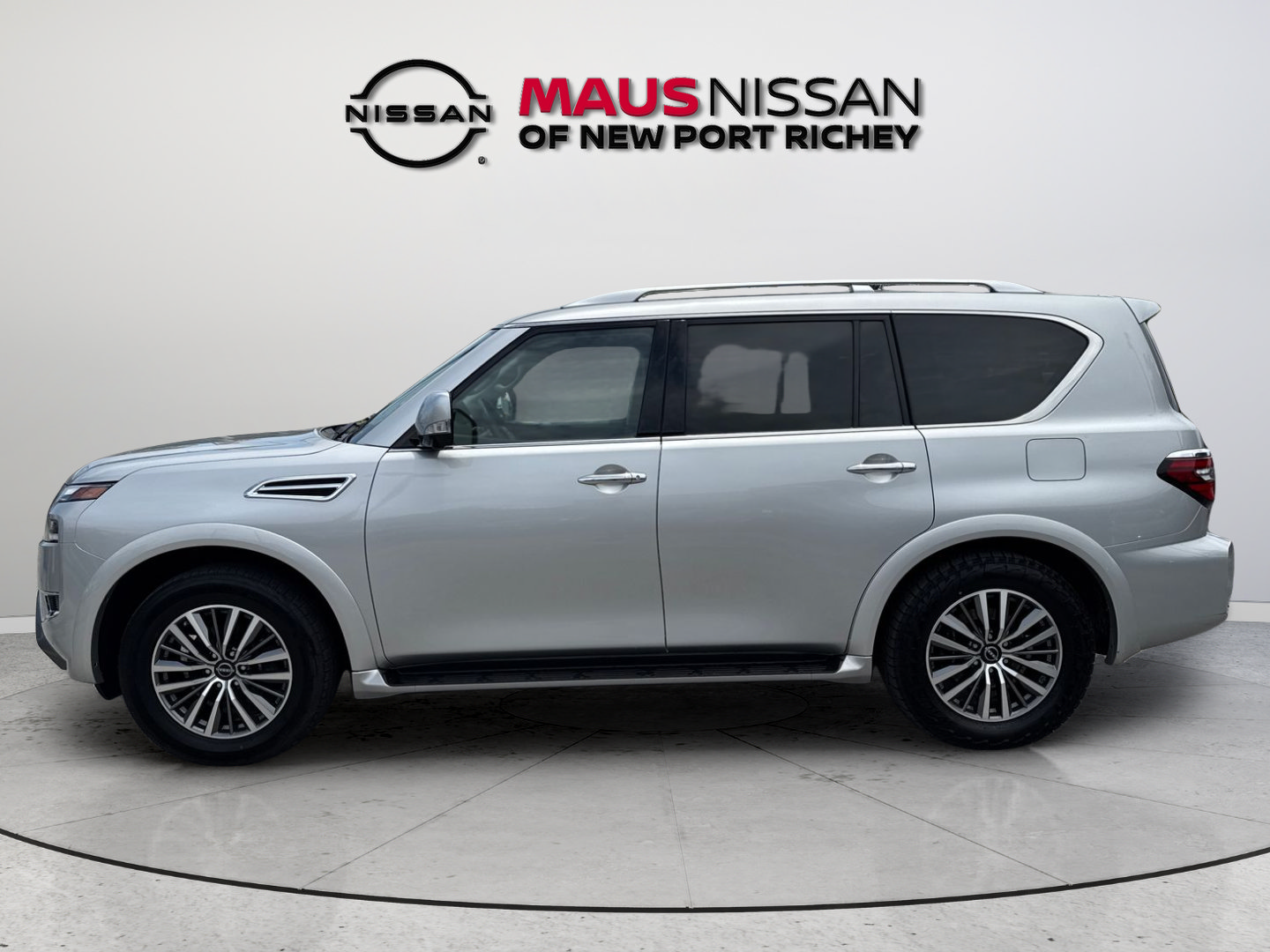 Used 2024 Nissan Armada SL w/ Captain's Chairs Package AWD/4WD image 7